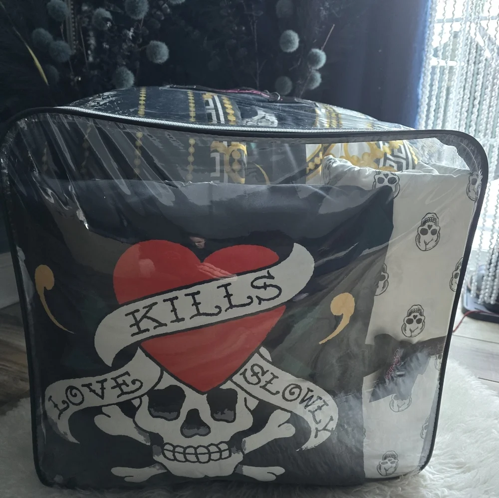 Ed Hardy California King 8piece complete Bedding setBrand new
